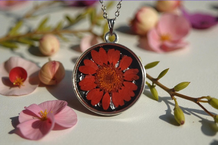 Pendentif « Fleur rouge & argenté »
