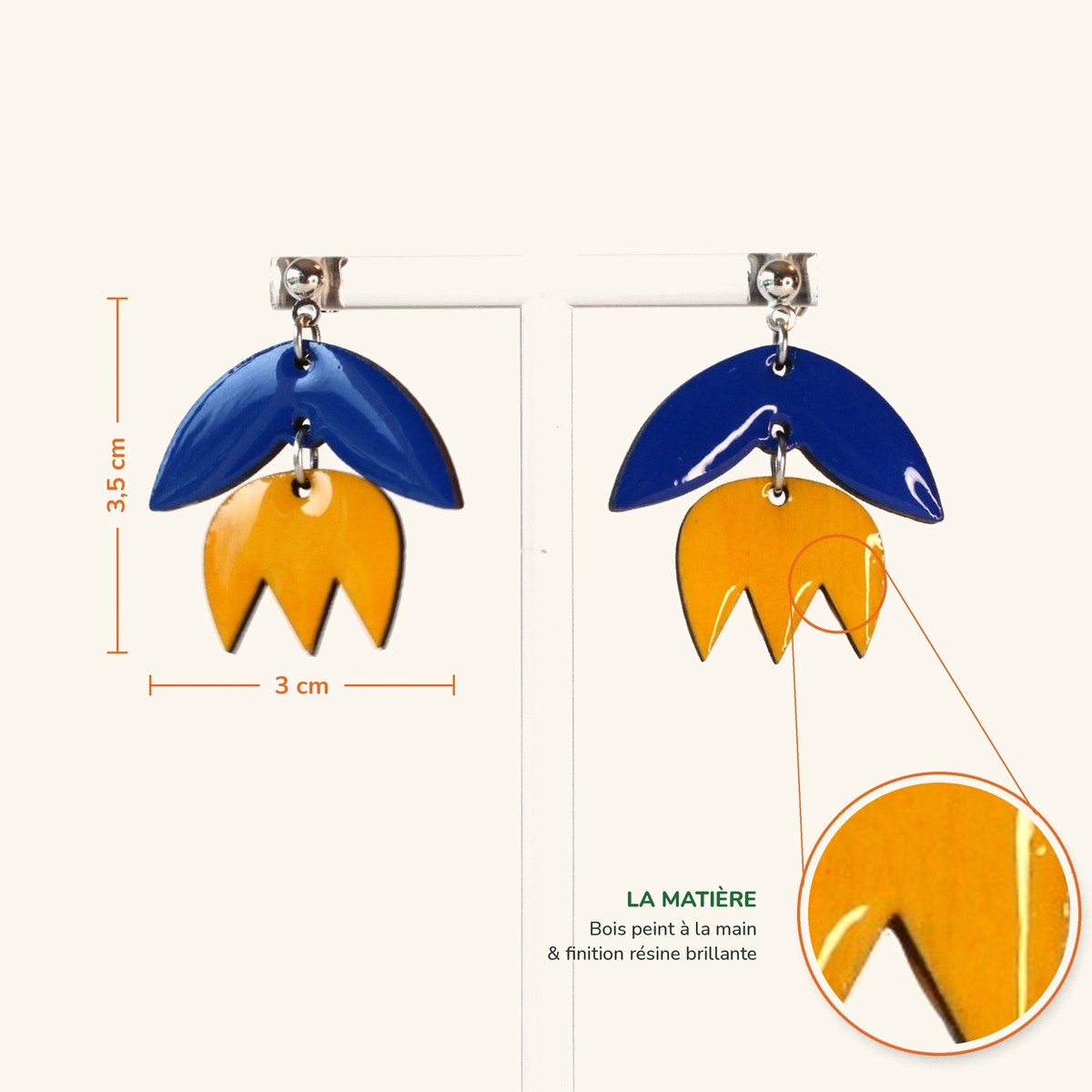 Détail des boucles Hortense : bois peint à la main et résine brillante, 3,5 × 3 cm